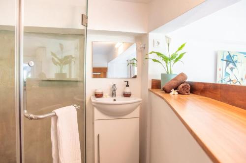 Η κουζίνα ή μικρή κουζίνα στο 3 private bedrooms with panoramic views of Morne