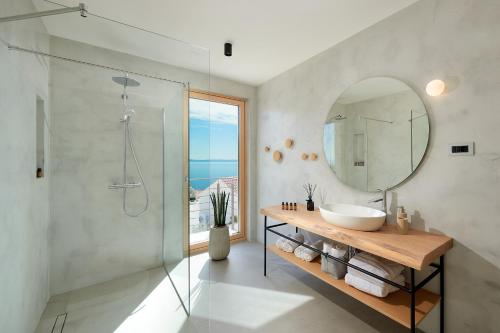 Phòng tắm tại Villa Bianca Hvar by Tourist Adria Group