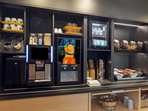 Kuchyň nebo kuchyňský kout v ubytování B&B HOTEL Wuppertal-Oberbarmen