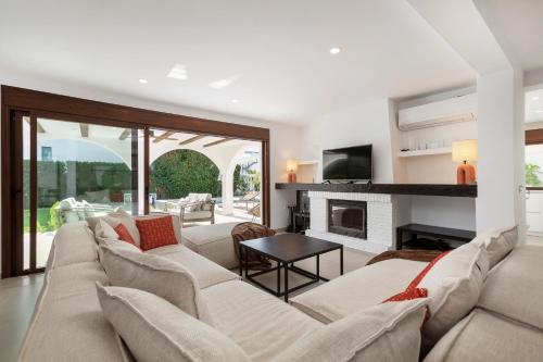 Villa El Junquillo - luxury 4 bedroom villa