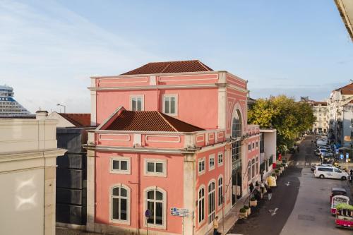 Improved Central Lisbon 41BR Riverfront