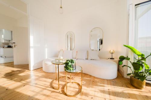 Improved Central Lisbon 41BR Riverfront