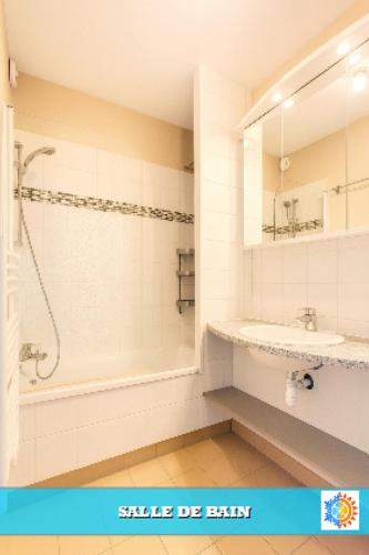CAMARG'Beach Vue mer-Piscines-Plages-Tennis-Parking-4PERS