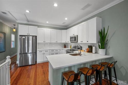 Kuchyň nebo kuchyňský kout v ubytování Hillcrest Haven by StayLage