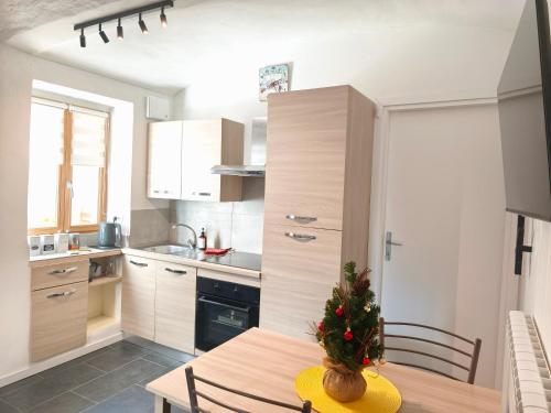 Η κουζίνα ή μικρή κουζίνα στο Hideaway Apartments - Ski Sauze d'Oulx and the Via Lattea