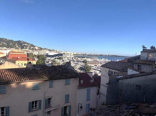 L'ILLUSIONISTE studio vue mer dans le Suquet