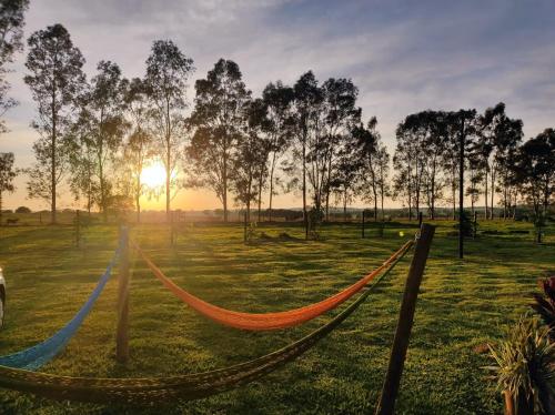 Η ανατολή ή δύση του ηλίου όπως φαίνεται από αυτή η παραθεριστική κατοικία ή από εκεί κοντά