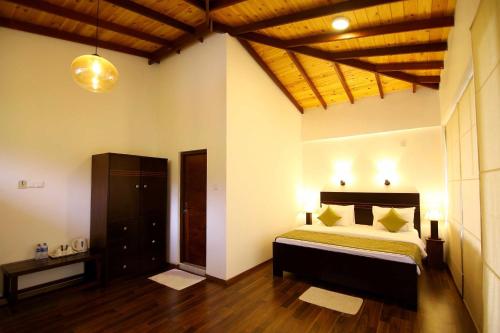 Ένα ή περισσότερα κρεβάτια σε δωμάτιο στο HillCrest Hotel