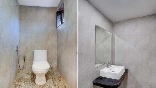 un bagno con un water e un lavandino di hotel beachfront a Calangute