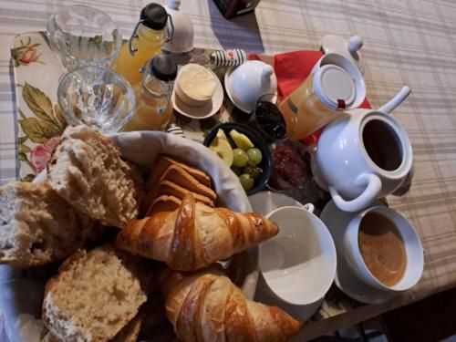 ゲストハウスの敷地内または近くでの食事または食べ物