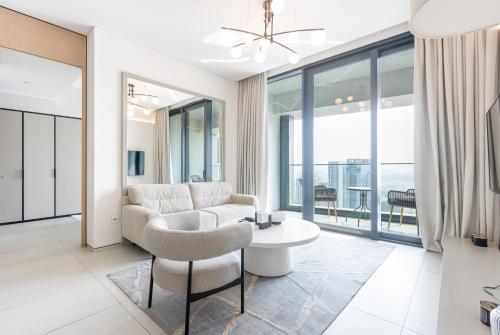 Prime 1BR with Marina Views and Beach Access