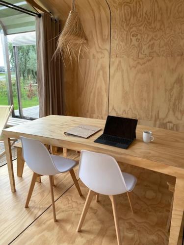 Gallery image of Huisje met uitzicht op de polder aan het water in Oud-Ade