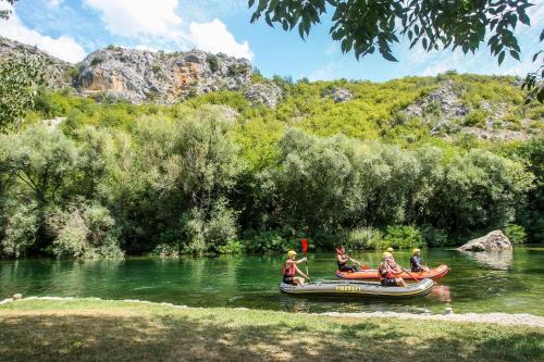 木屋周边自然景观