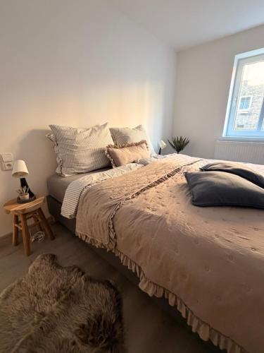 Un pat sau paturi într-o cameră la Apartmány Loučky