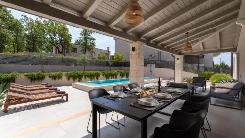 Modern villa Molindrio with pool in Porec