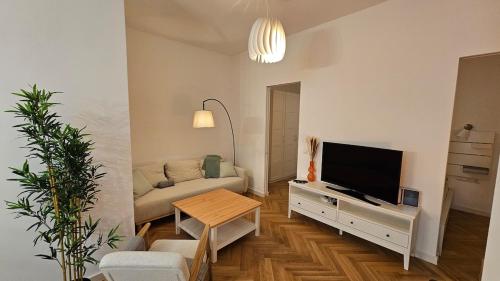 Chic courtyard City Apartment in Prime Location