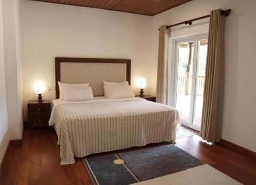 Кровать или кровати в номере Pekoe Bangalow Bambarakanda