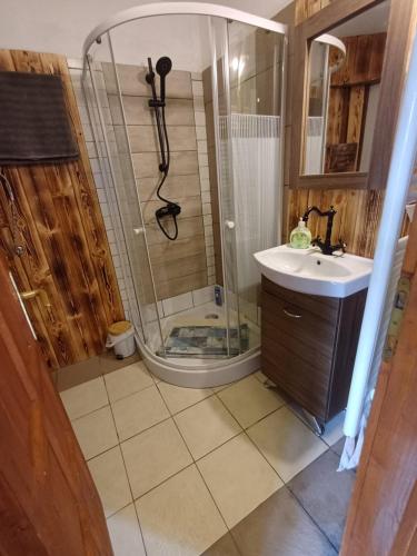 Phòng tắm tại Deák Vendégház