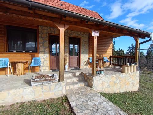 Το κτήριο όπου στεγάζεται  το διαμέρισμα