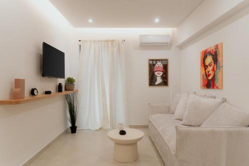 1BR Designer Suite Homey Feel Near Metro