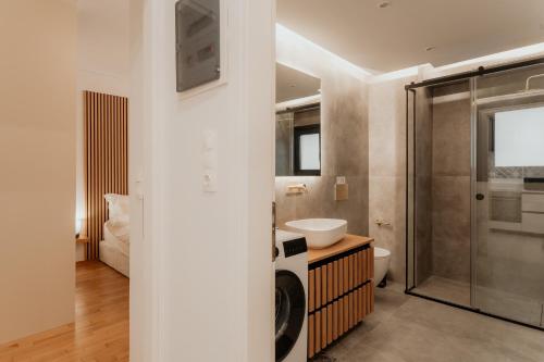 1BR Designer Suite Homey Feel Near Metro