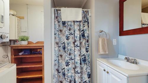 Nhà bếp/bếp nhỏ tại Gull's Nest by Bayley Vacation Rentals