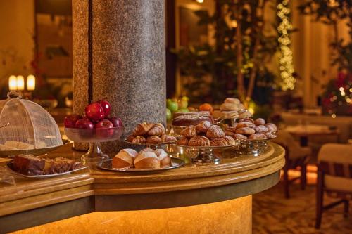 Jídlo v hotelu nebo okolí