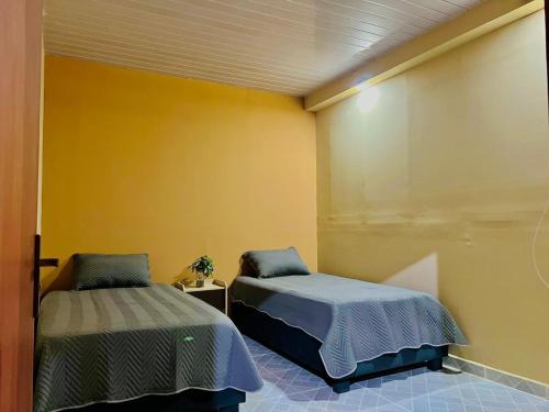 Ένα ή περισσότερα κρεβάτια σε δωμάτιο στο Los Alamos