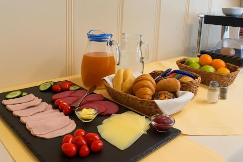 Jídlo v hotelu nebo okolí