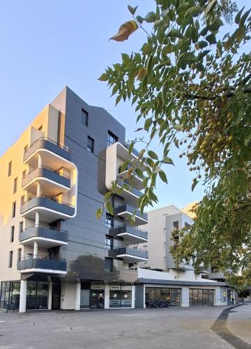 Beautiful 3-bedroom apartment with terrace, park view