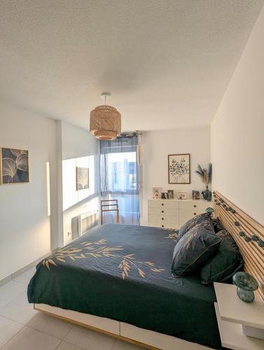 Beautiful 3-bedroom apartment with terrace, park view