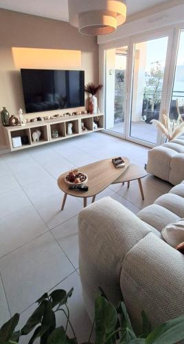 Beautiful 3-bedroom apartment with terrace, park view