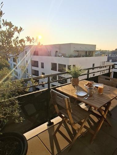 Beautiful 3-bedroom apartment with terrace, park view