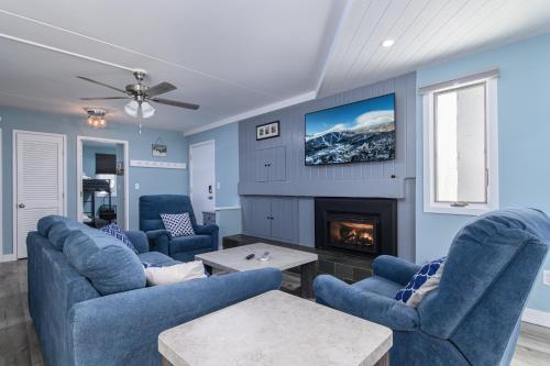 TV a/nebo společenská místnost v ubytování Bridges 76 condo