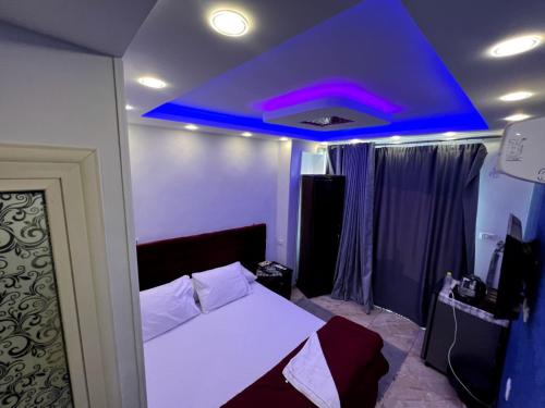 Postel nebo postele na pokoji v ubytování ston pyramids inn