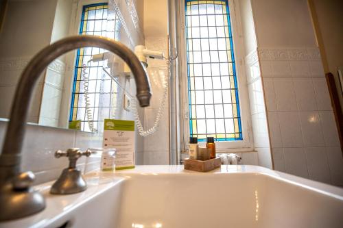 Ένα μπάνιο στο Hôtel Terminus