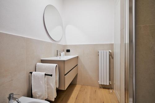 Just Urban Stays - Strategic 1-BR with Balcony - Duomo and City Life