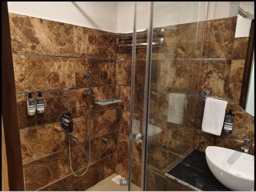 O baie la MAHFIL-e-MOTIJHEEL, MOTIJHEEL PARK AND RESORT