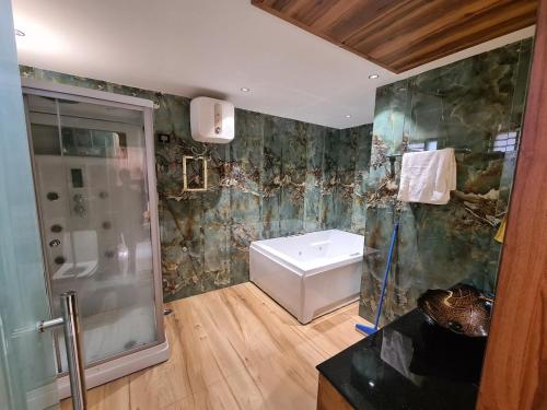 Koupelna v ubytování The Agra Lux- Elite Villa