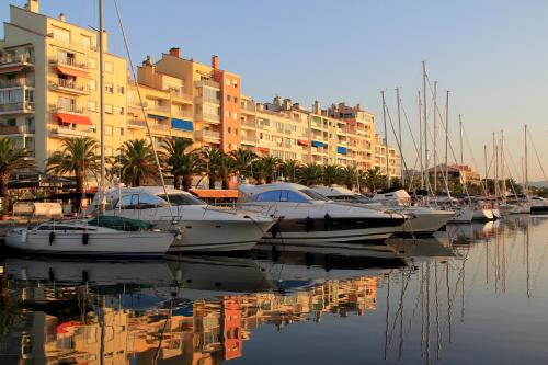 HYESER - Appartement pour 4 personnes sur le port d'Hyères