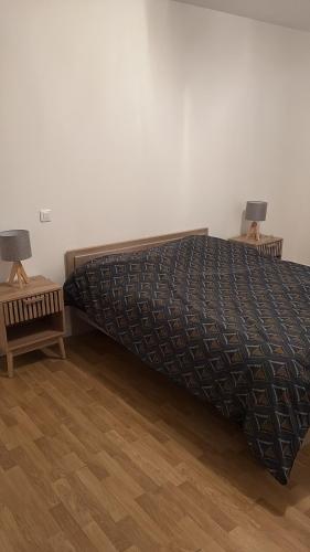 Ένα ή περισσότερα κρεβάτια σε δωμάτιο στο Maison avec 3 chambres et cheminée