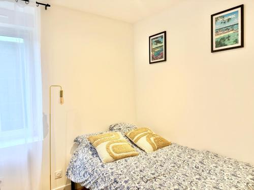 Ein Bett oder Betten in einem Zimmer der Unterkunft Appartements meublés Brest centre