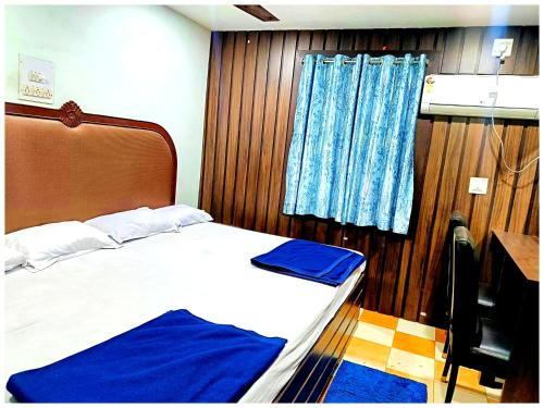 Cama o camas de una habitación en Hotel PVR inn Bhubaneswar- Near railway station with Premium facility#Top Rated Hotel Inn Bhubaneswar