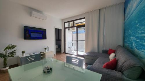Lovely balcony sea views By CanariasGetaway
