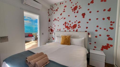 Lovely balcony sea views By CanariasGetaway
