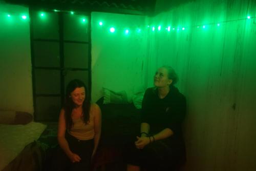 Επισκέπτες που μένουν στο Veena Vihar