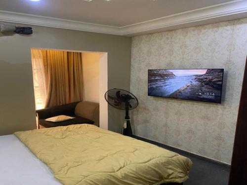 Ένα ή περισσότερα κρεβάτια σε δωμάτιο στο Orange Bricks House