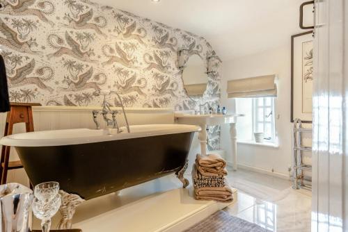 Et badeværelse på 5 Bed in Wheathill oc-t30539