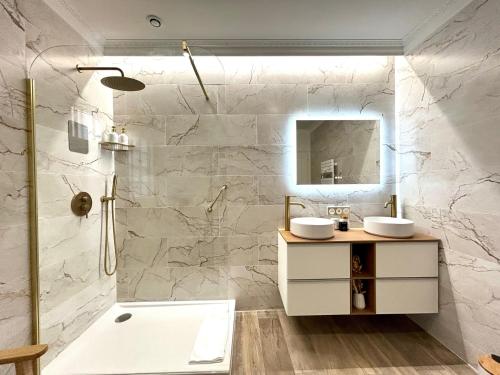 Apartment - 85 sqm - Grenelle - 8p