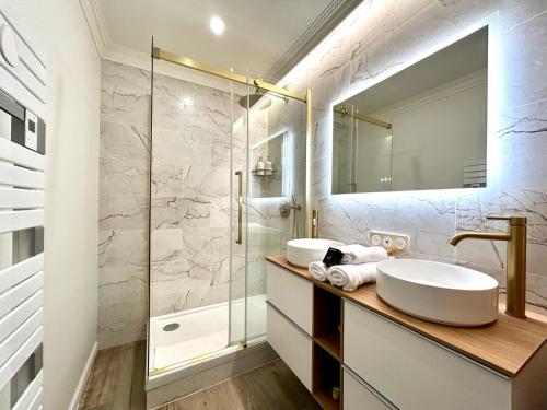 Apartment - 85 sqm - Grenelle - 8p